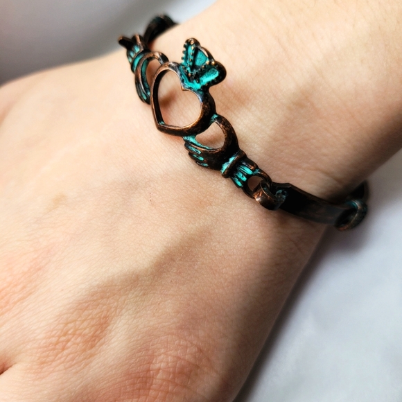 Jewelry - Vintage Patina Claddagh Metal Hook Bracelet